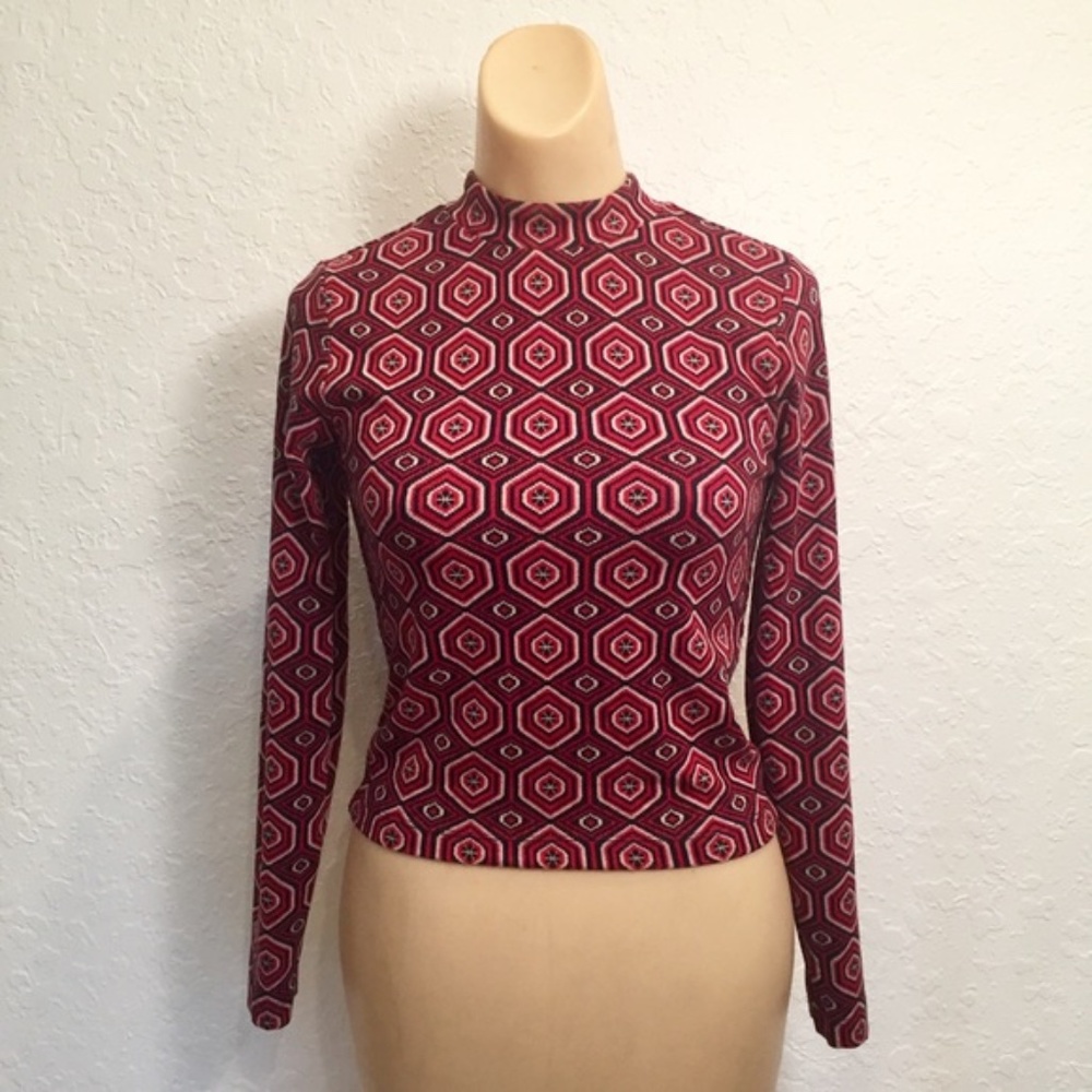 🔥 Forever 21 shirt size medium has a vintage style